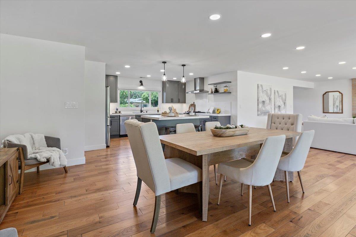 Detail Gallery Image 12 of 62 For 190 W San Martin Ave, San Martin,  CA 95046 - 3 Beds | 3 Baths