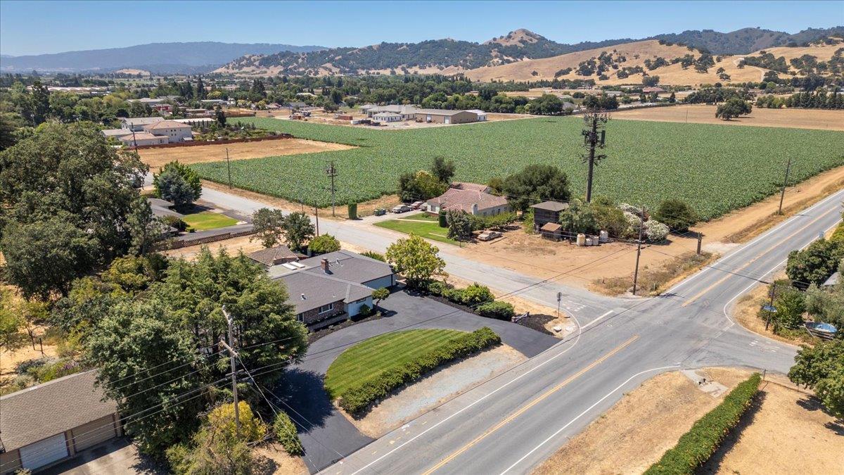 Detail Gallery Image 53 of 62 For 190 W San Martin Ave, San Martin,  CA 95046 - 3 Beds | 3 Baths