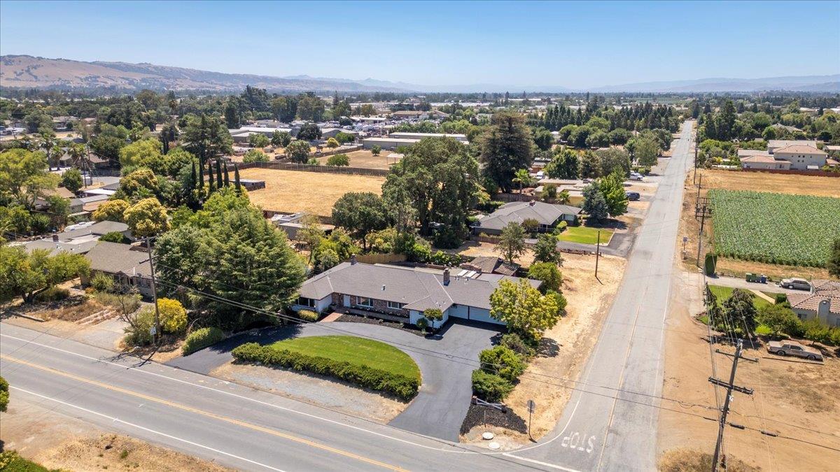 Detail Gallery Image 56 of 62 For 190 W San Martin Ave, San Martin,  CA 95046 - 3 Beds | 3 Baths