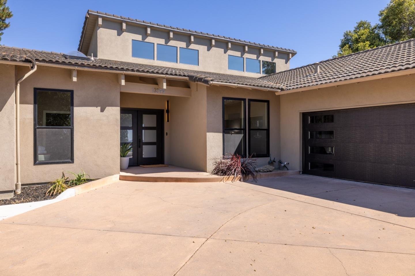Detail Gallery Image 2 of 32 For 13399 Middle Canyon Rd, Carmel Valley,  CA 93924 - 3 Beds | 3 Baths