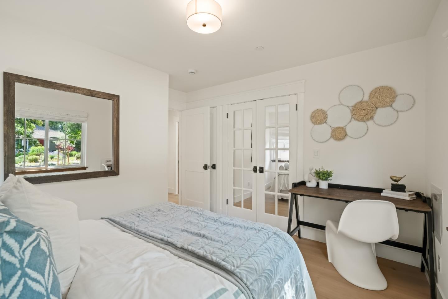 Detail Gallery Image 11 of 38 For 911 Peggy Ln, Menlo Park,  CA 94025 - 4 Beds | 2/1 Baths