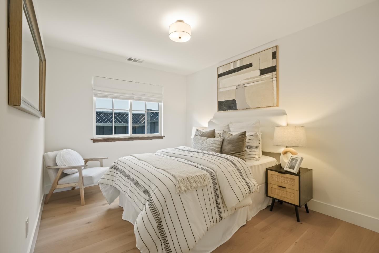 Detail Gallery Image 14 of 38 For 911 Peggy Ln, Menlo Park,  CA 94025 - 4 Beds | 2/1 Baths