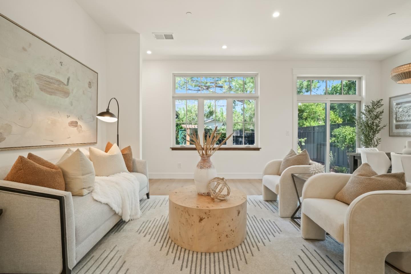 Detail Gallery Image 17 of 38 For 911 Peggy Ln, Menlo Park,  CA 94025 - 4 Beds | 2/1 Baths