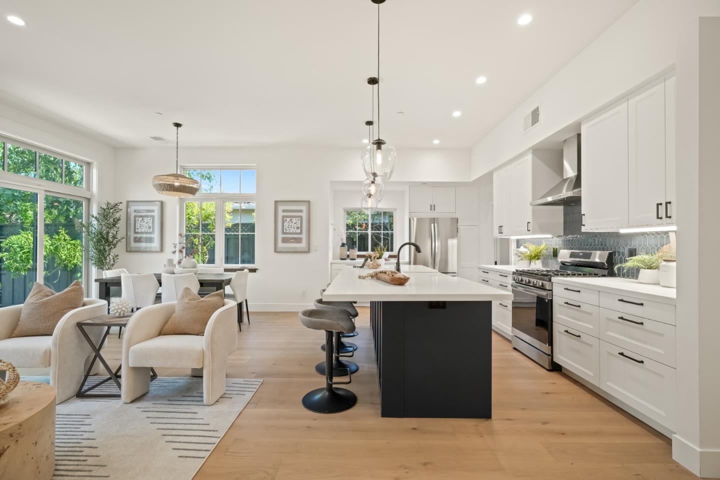 Detail Gallery Image 18 of 38 For 911 Peggy Ln, Menlo Park,  CA 94025 - 4 Beds | 2/1 Baths