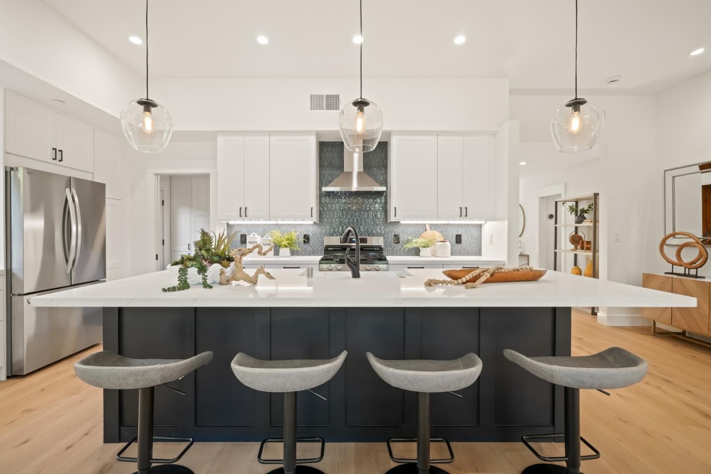 Detail Gallery Image 19 of 38 For 911 Peggy Ln, Menlo Park,  CA 94025 - 4 Beds | 2/1 Baths