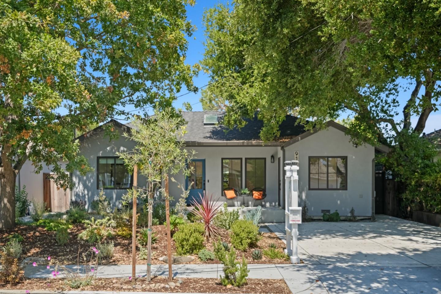 Detail Gallery Image 2 of 38 For 911 Peggy Ln, Menlo Park,  CA 94025 - 4 Beds | 2/1 Baths