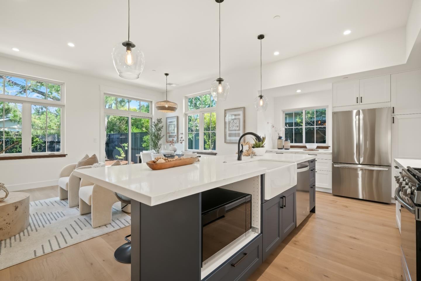 Detail Gallery Image 20 of 38 For 911 Peggy Ln, Menlo Park,  CA 94025 - 4 Beds | 2/1 Baths