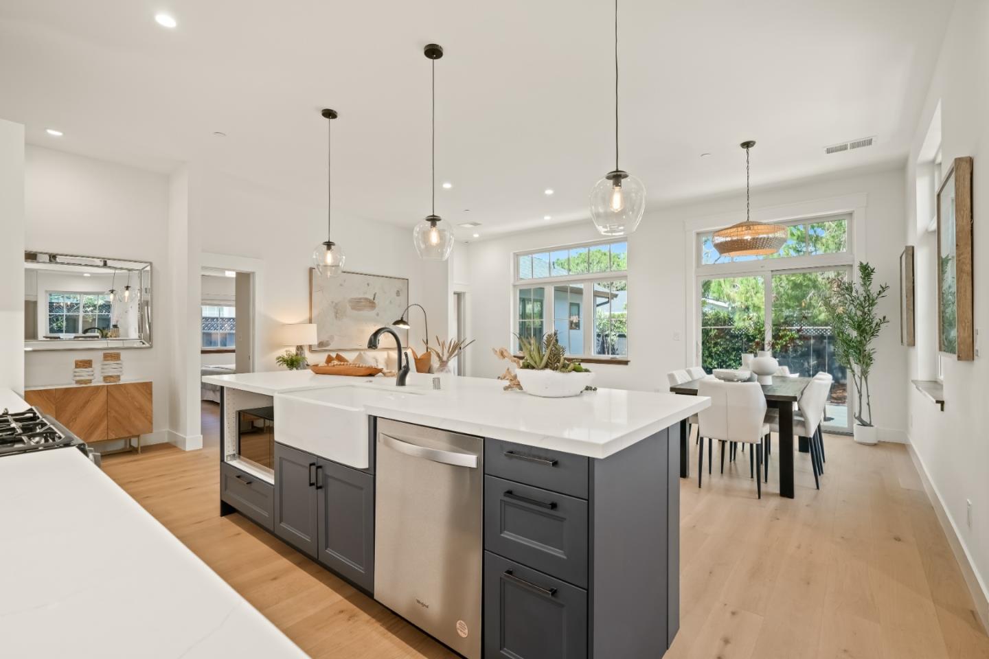 Detail Gallery Image 21 of 38 For 911 Peggy Ln, Menlo Park,  CA 94025 - 4 Beds | 2/1 Baths