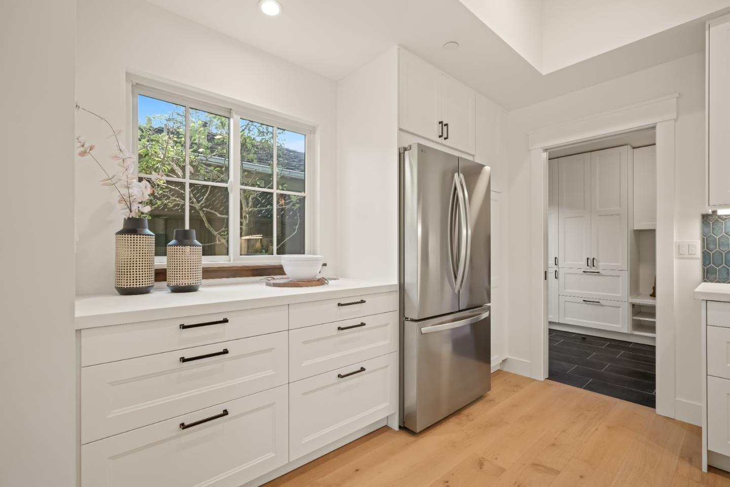 Detail Gallery Image 22 of 38 For 911 Peggy Ln, Menlo Park,  CA 94025 - 4 Beds | 2/1 Baths