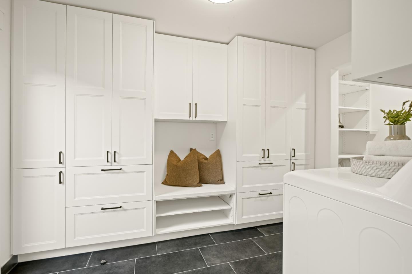 Detail Gallery Image 23 of 38 For 911 Peggy Ln, Menlo Park,  CA 94025 - 4 Beds | 2/1 Baths