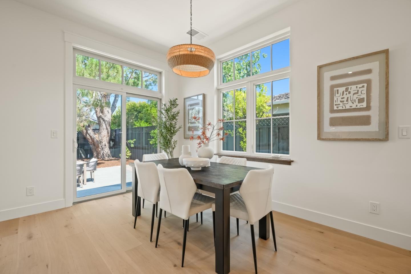 Detail Gallery Image 25 of 38 For 911 Peggy Ln, Menlo Park,  CA 94025 - 4 Beds | 2/1 Baths