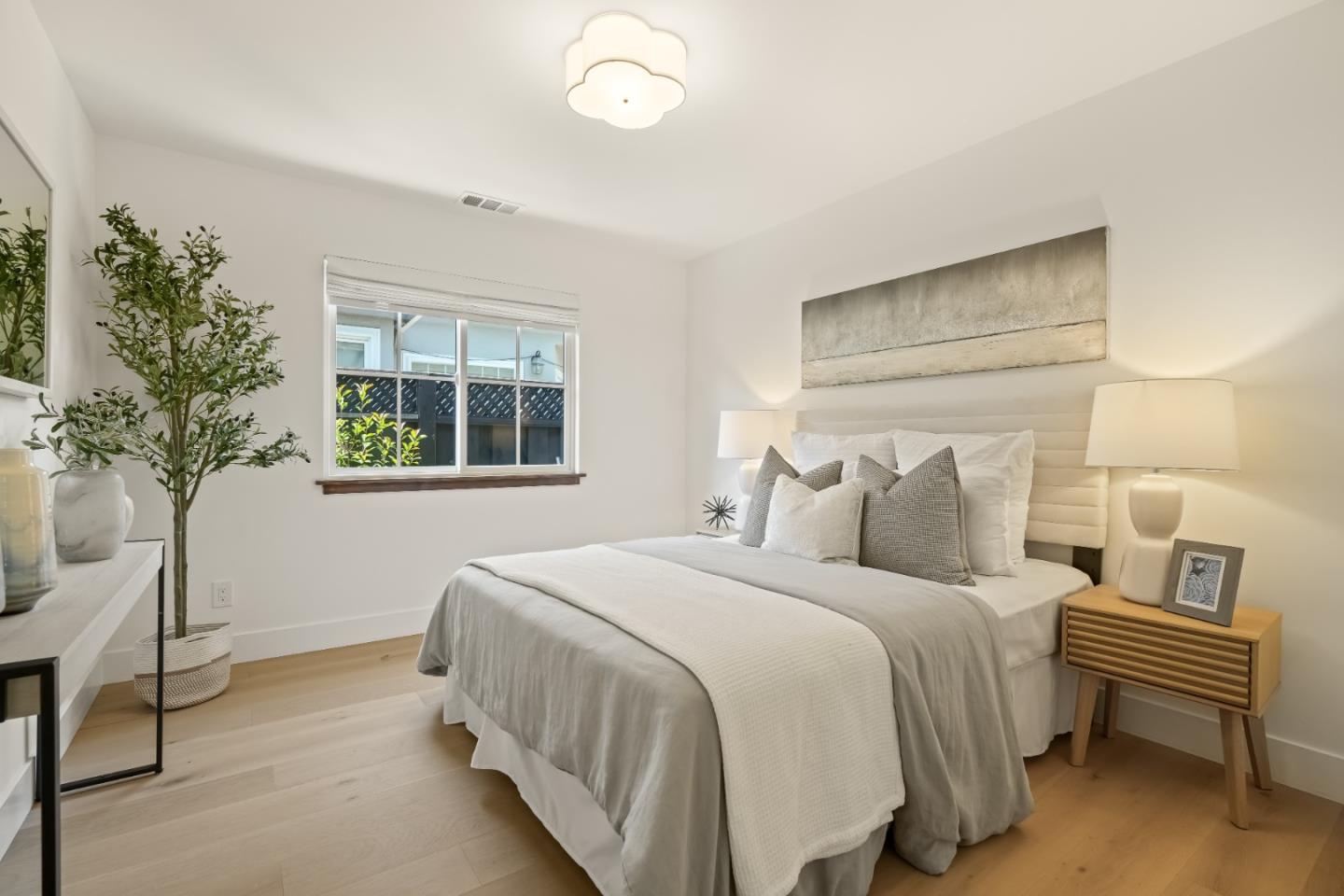 Detail Gallery Image 29 of 38 For 911 Peggy Ln, Menlo Park,  CA 94025 - 4 Beds | 2/1 Baths