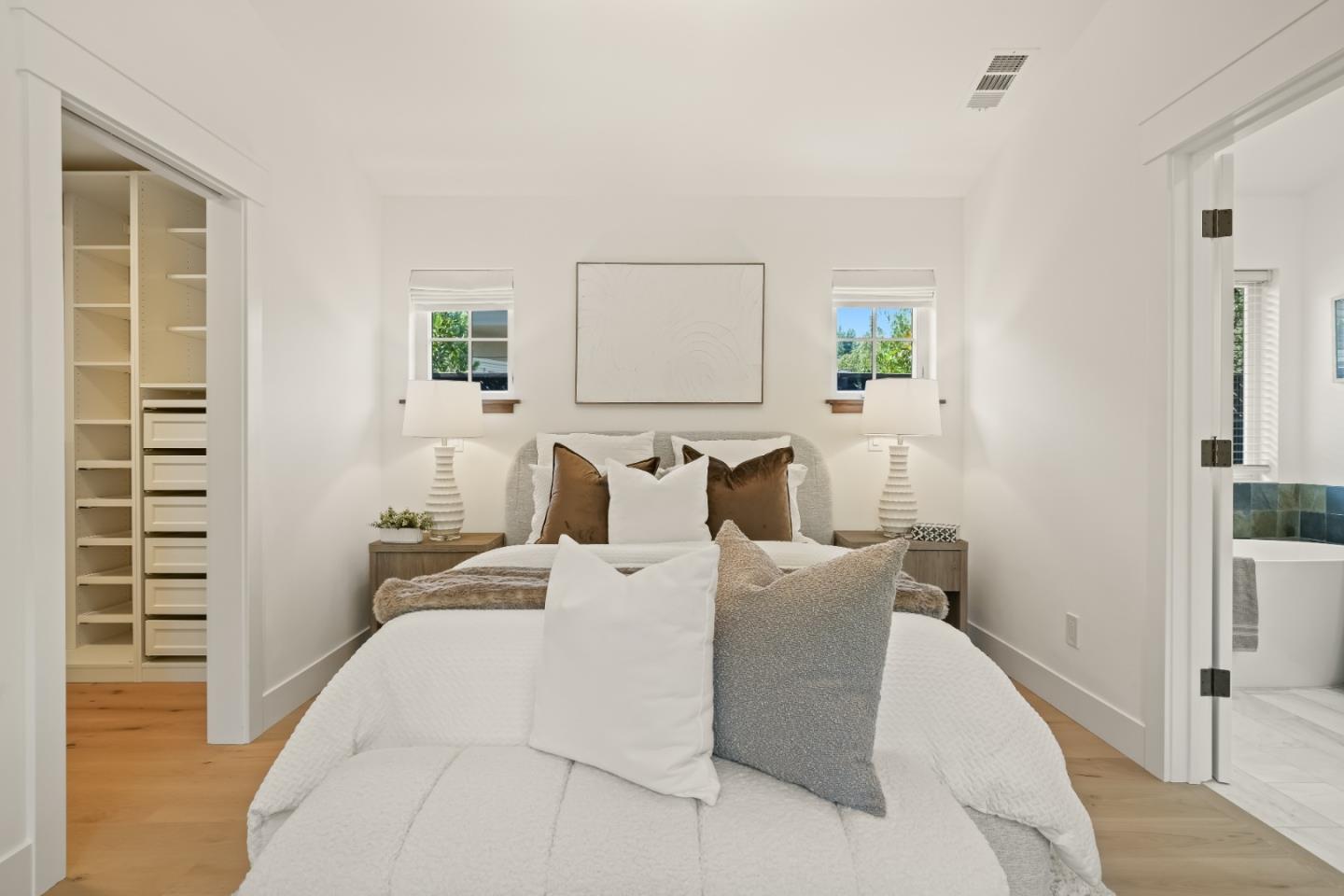 Detail Gallery Image 31 of 38 For 911 Peggy Ln, Menlo Park,  CA 94025 - 4 Beds | 2/1 Baths