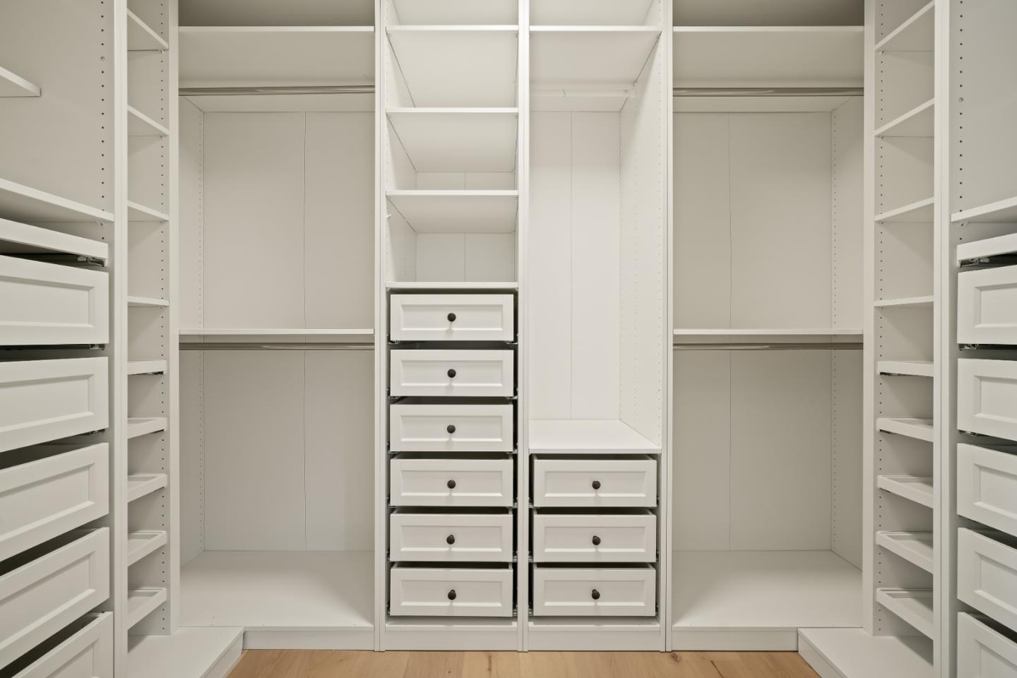 Detail Gallery Image 34 of 38 For 911 Peggy Ln, Menlo Park,  CA 94025 - 4 Beds | 2/1 Baths