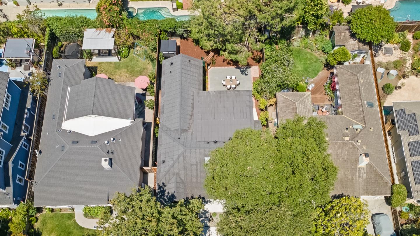 Detail Gallery Image 37 of 38 For 911 Peggy Ln, Menlo Park,  CA 94025 - 4 Beds | 2/1 Baths
