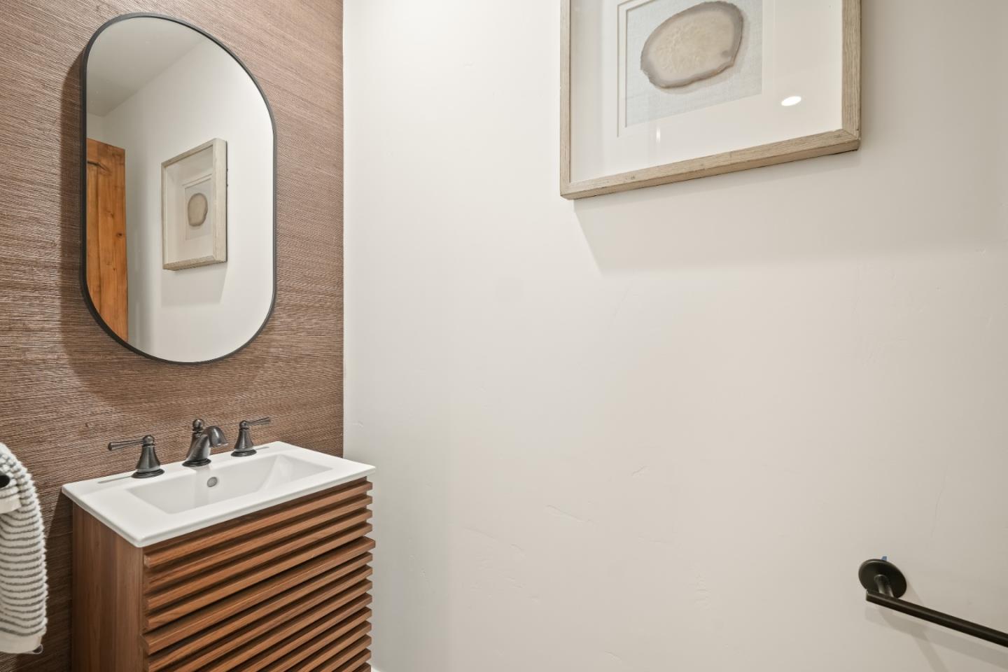 Detail Gallery Image 8 of 38 For 911 Peggy Ln, Menlo Park,  CA 94025 - 4 Beds | 2/1 Baths