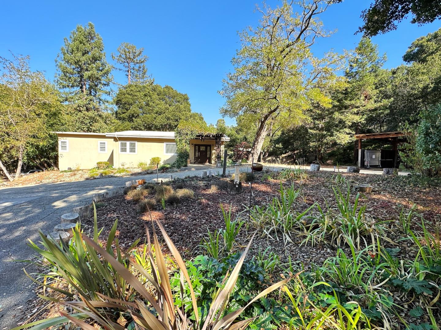 Detail Gallery Image 22 of 24 For 225 Lindenbrook Rd, Woodside,  CA 94062 - 3 Beds | 2 Baths