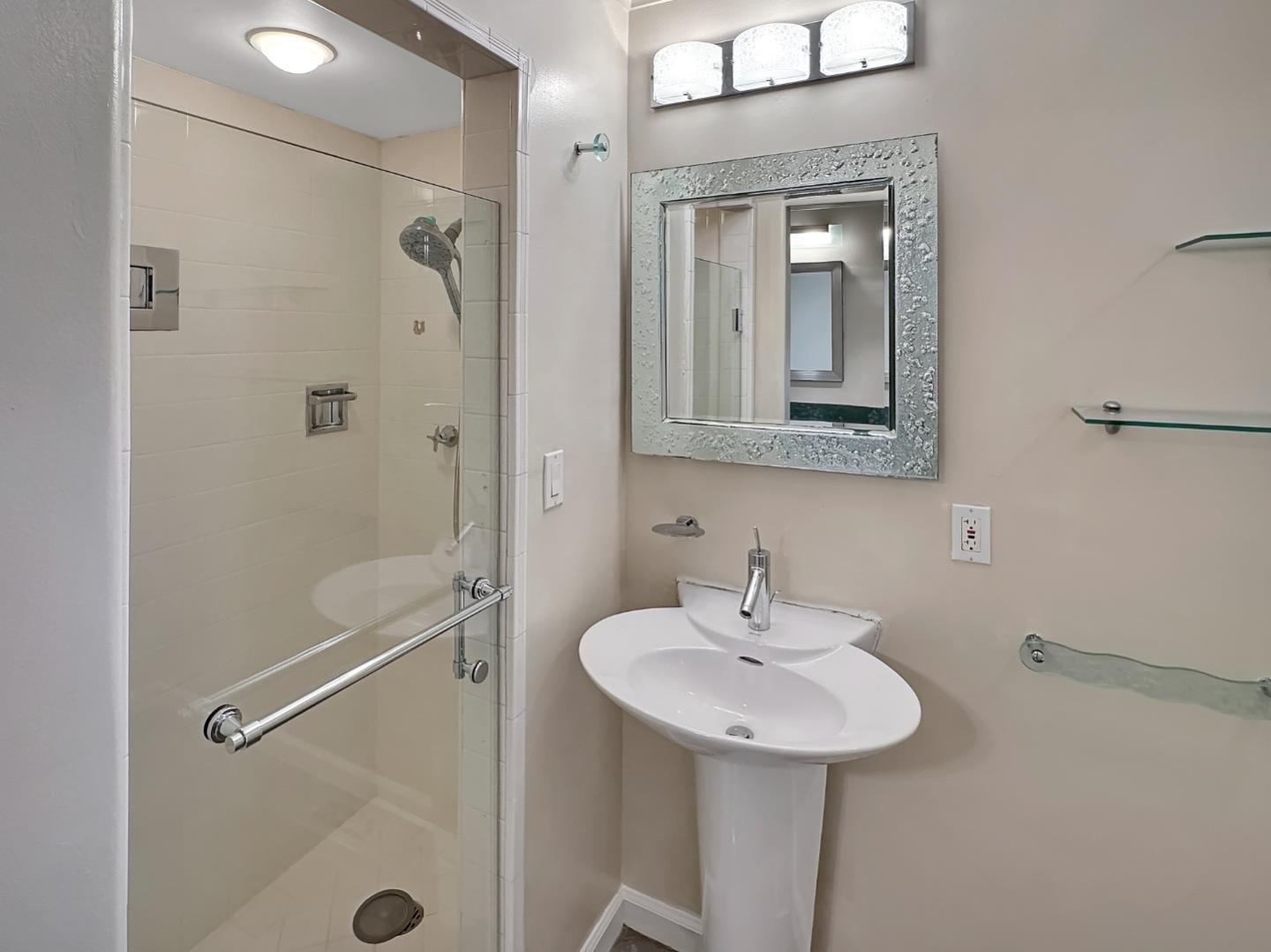 Detail Gallery Image 8 of 24 For 225 Lindenbrook Rd, Woodside,  CA 94062 - 3 Beds | 2 Baths