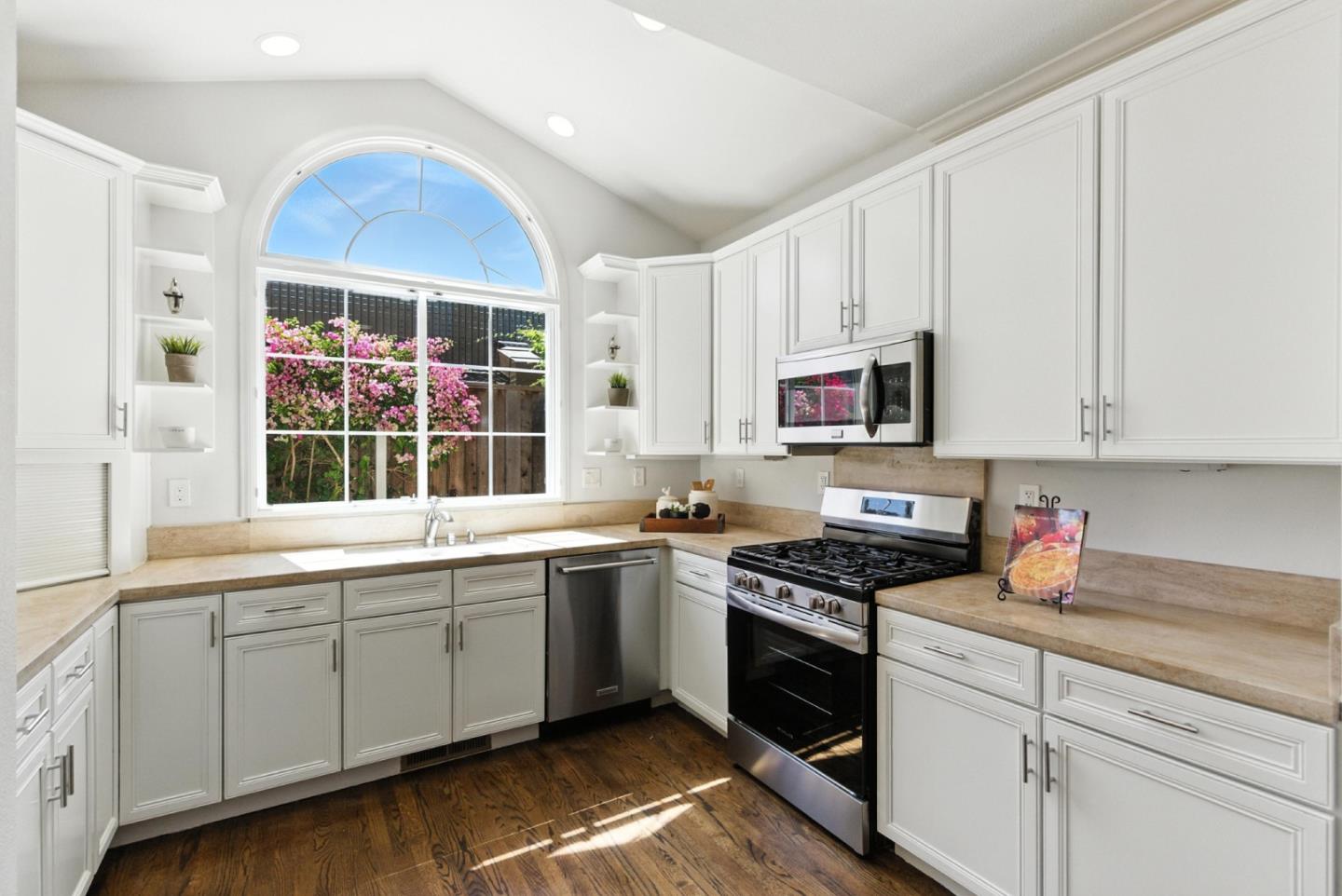 Detail Gallery Image 12 of 39 For 106 Mill Rd, Los Gatos,  CA 95032 - 4 Beds | 2/1 Baths