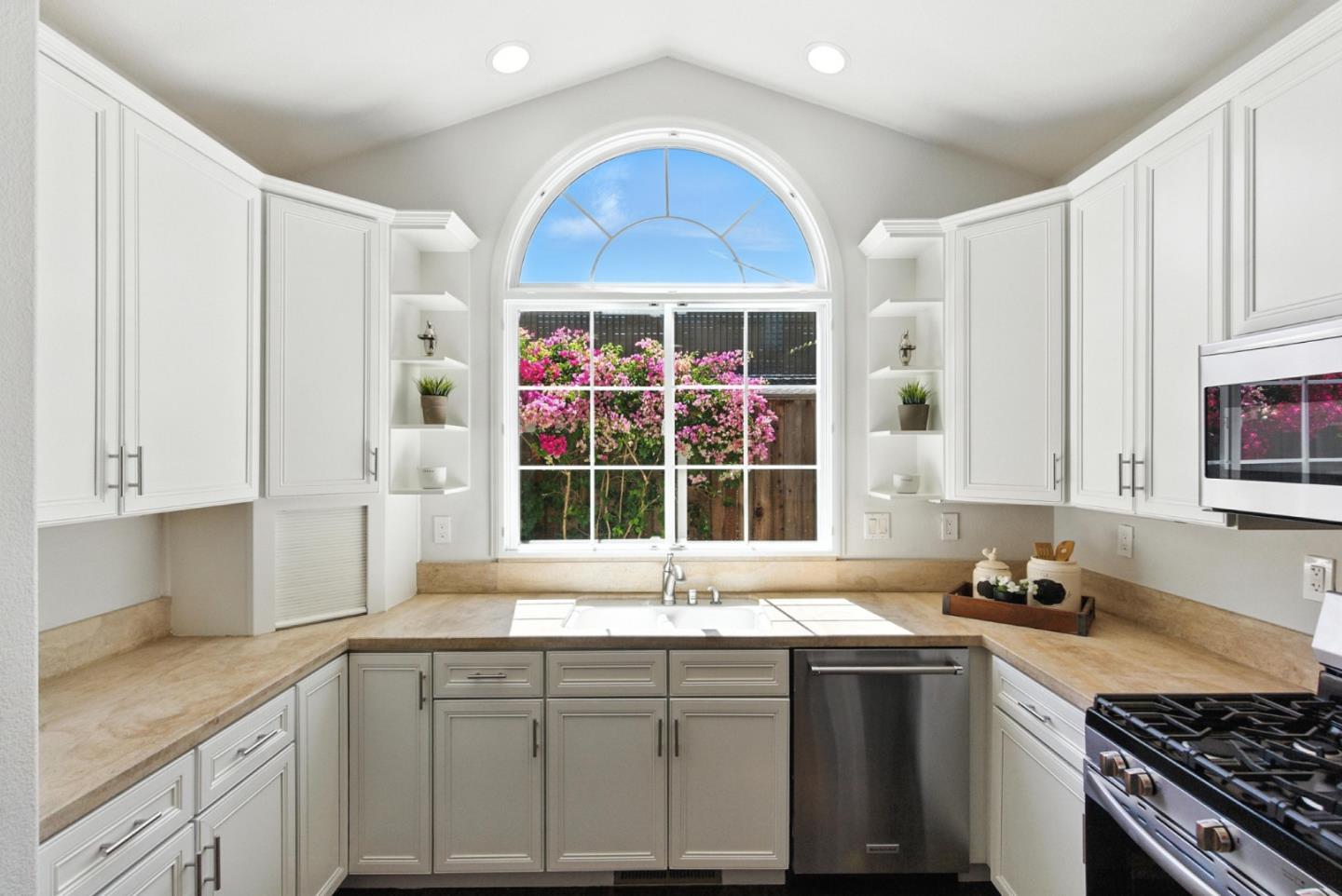 Detail Gallery Image 13 of 39 For 106 Mill Rd, Los Gatos,  CA 95032 - 4 Beds | 2/1 Baths