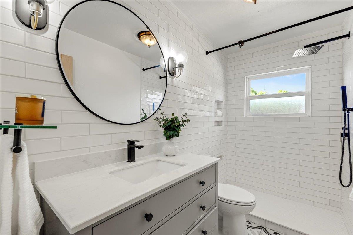 Detail Gallery Image 10 of 20 For 465 Harcourt Ave, Seaside,  CA 93955 - 2 Beds | 1 Baths