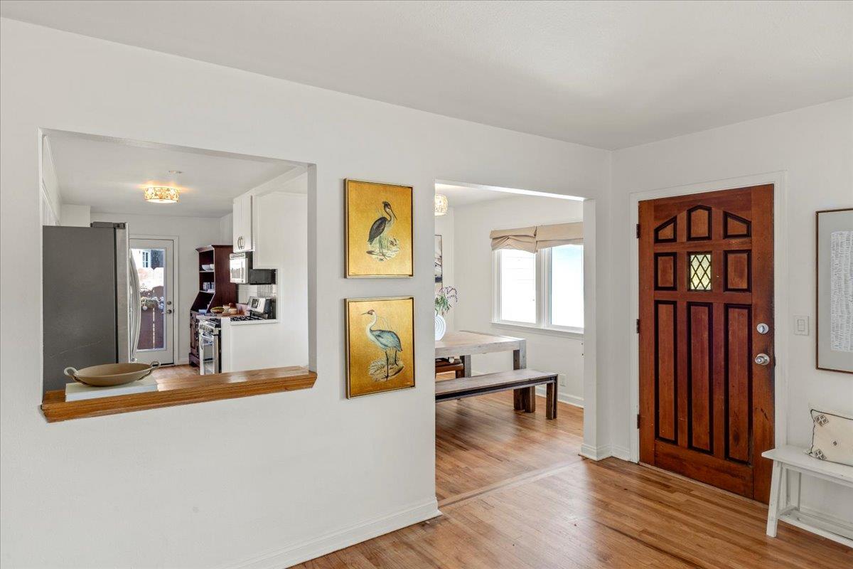 Detail Gallery Image 2 of 20 For 465 Harcourt Ave, Seaside,  CA 93955 - 2 Beds | 1 Baths