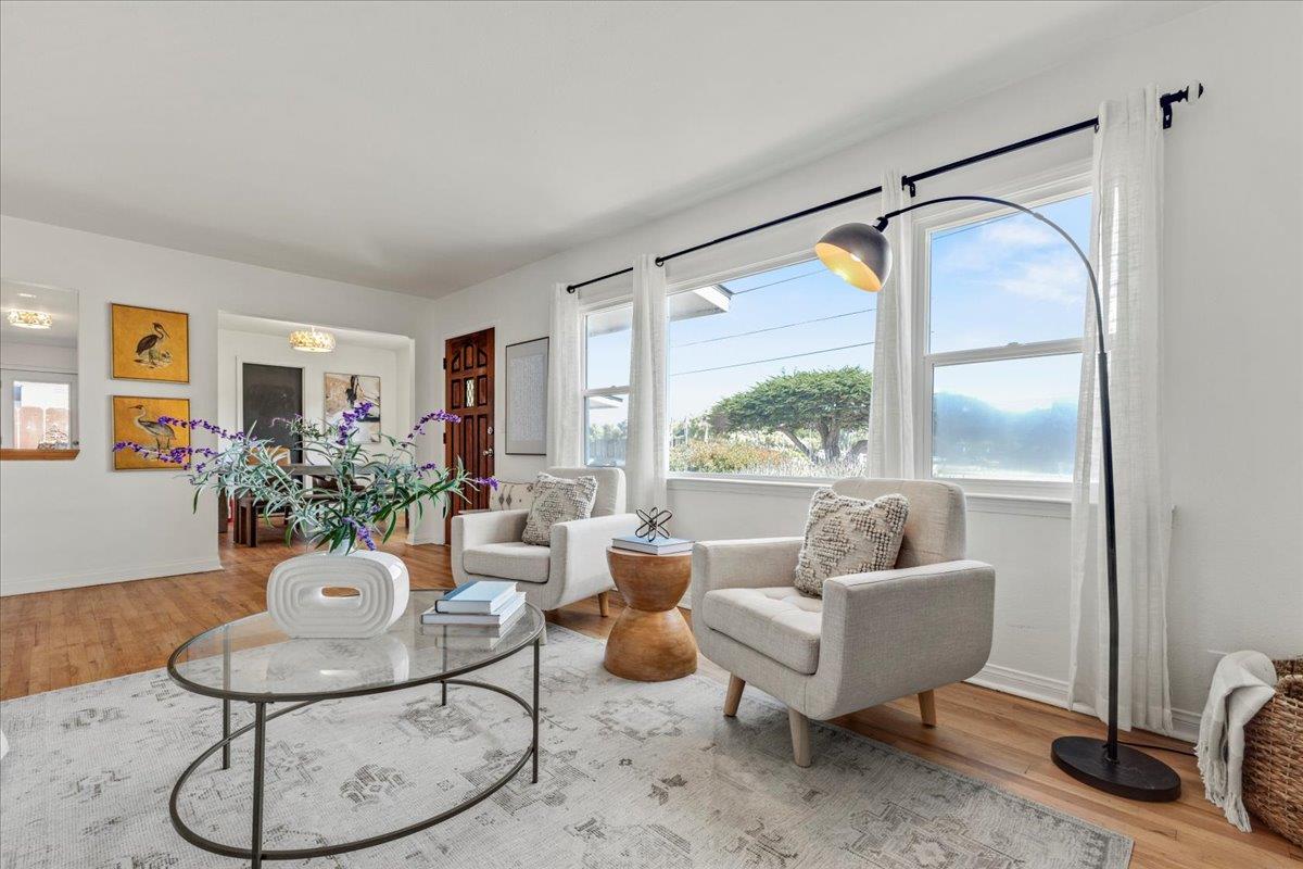 Detail Gallery Image 3 of 20 For 465 Harcourt Ave, Seaside,  CA 93955 - 2 Beds | 1 Baths