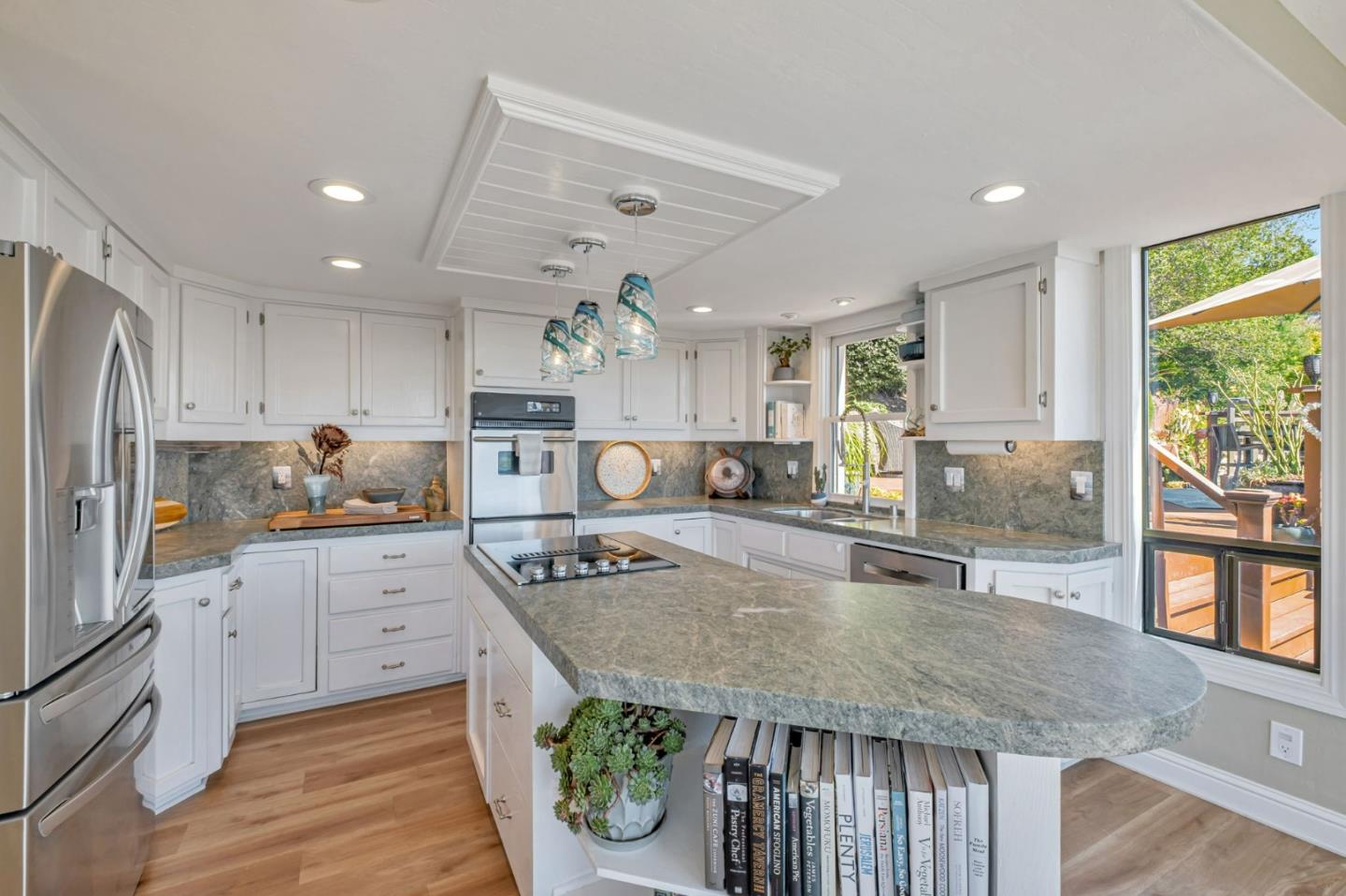 Detail Gallery Image 18 of 44 For 3300 Crystal Heights Dr, Soquel,  CA 95073 - 3 Beds | 2/1 Baths