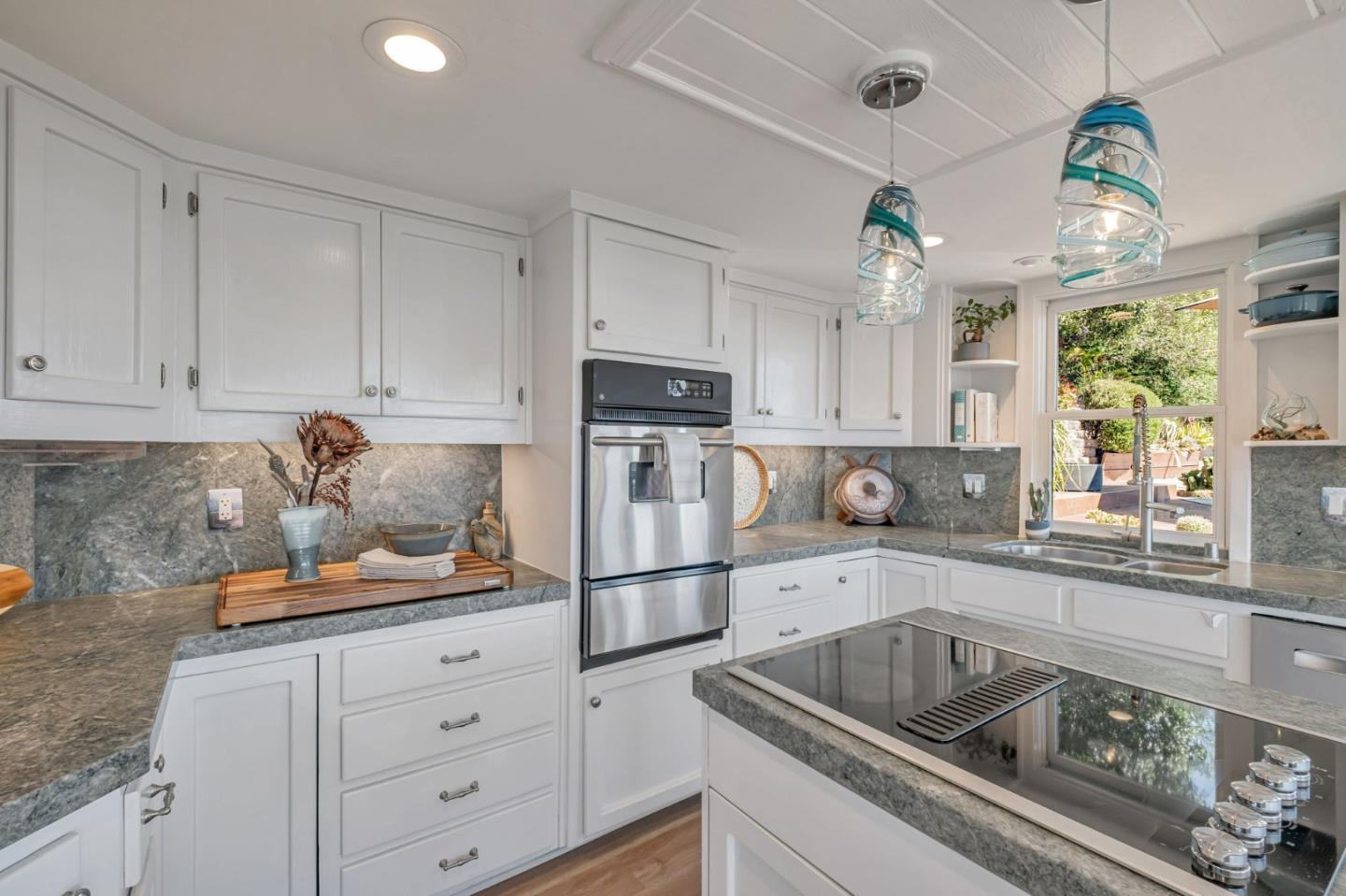 Detail Gallery Image 19 of 44 For 3300 Crystal Heights Dr, Soquel,  CA 95073 - 3 Beds | 2/1 Baths