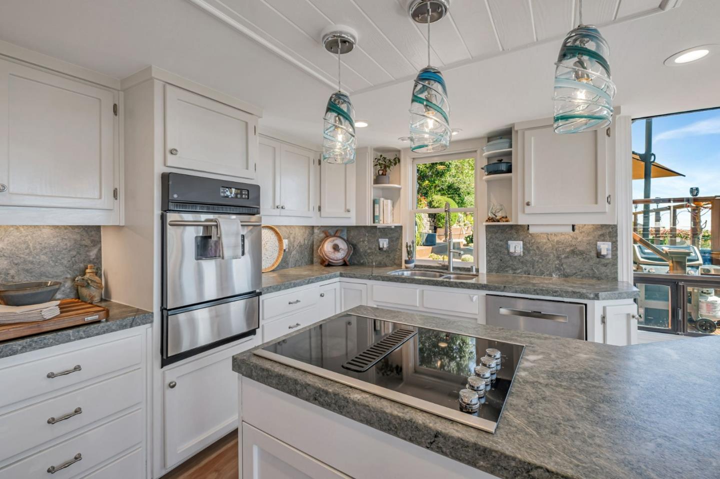 Detail Gallery Image 20 of 44 For 3300 Crystal Heights Dr, Soquel,  CA 95073 - 3 Beds | 2/1 Baths