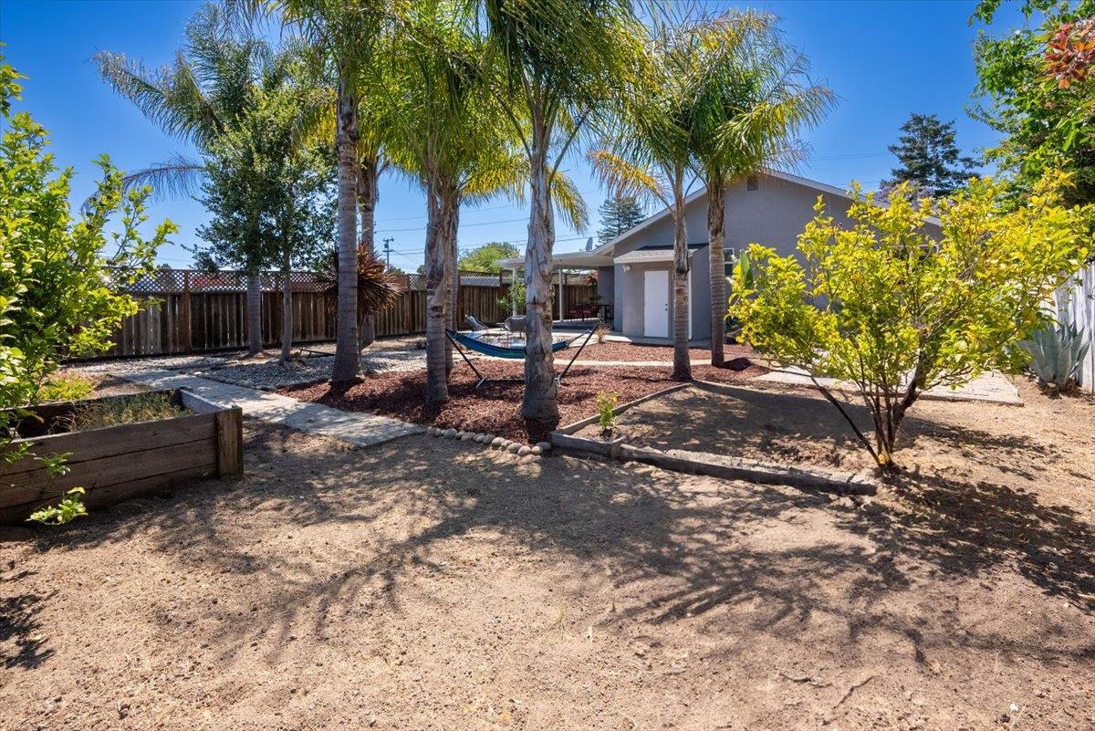 Detail Gallery Image 11 of 56 For 140 Suburbia Ave, Santa Cruz,  CA 95062 - 2 Beds | 2 Baths