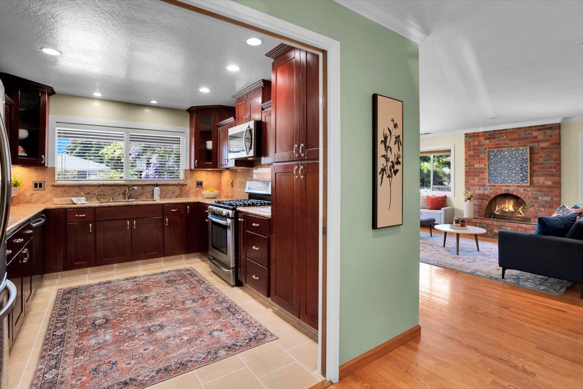 Detail Gallery Image 33 of 56 For 140 Suburbia Ave, Santa Cruz,  CA 95062 - 2 Beds | 2 Baths