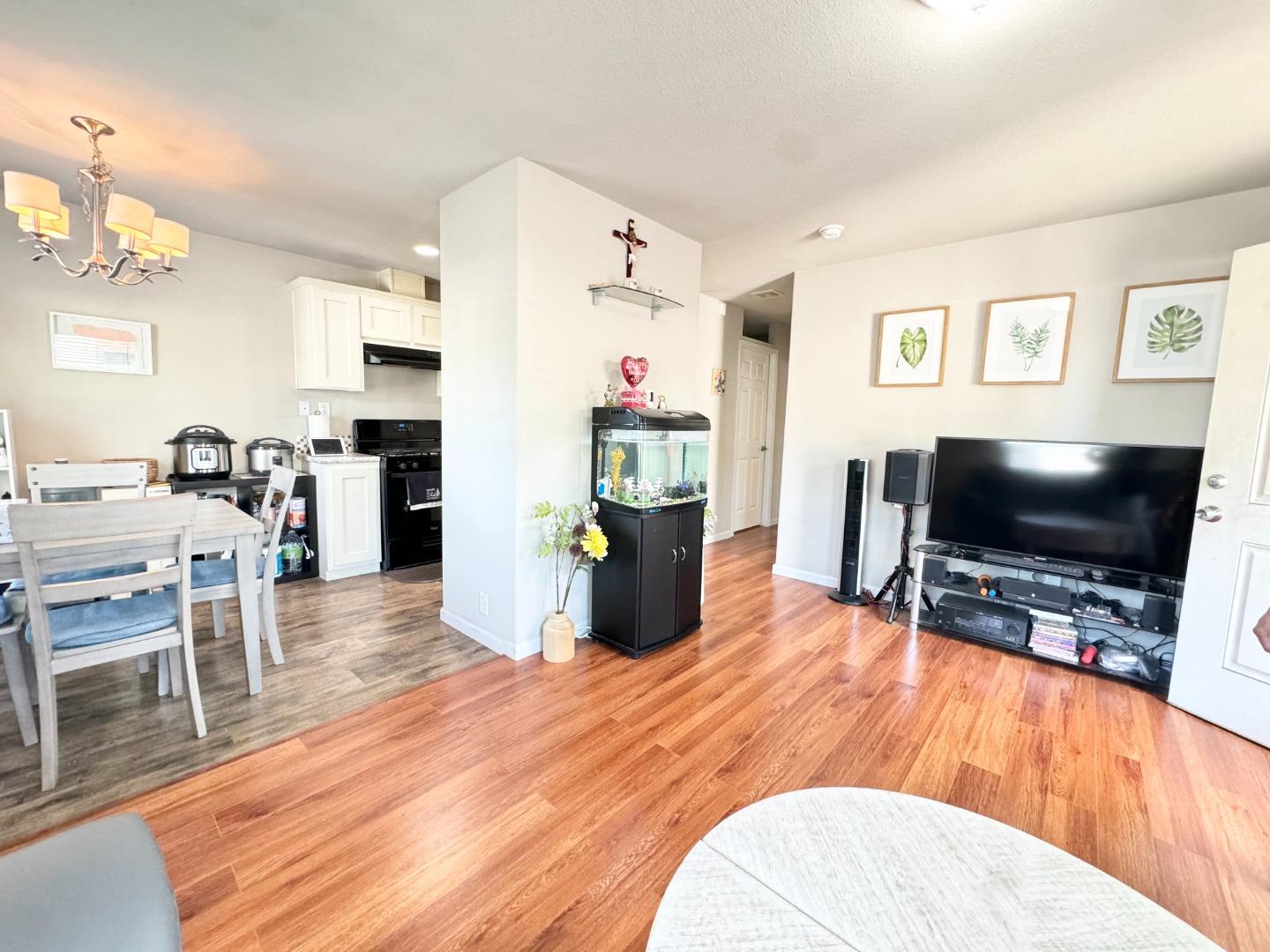 Detail Gallery Image 3 of 15 For 540 Bonita Ave #404,  San Jose,  CA 95116 - 2 Beds | 2 Baths