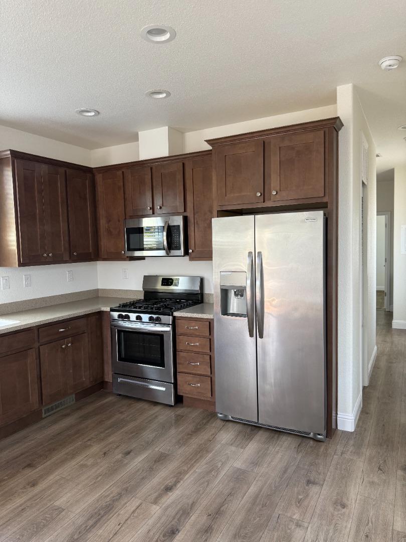 Detail Gallery Image 6 of 13 For 1161 Benicia Rd #13,  Vallejo,  CA 94590 - 2 Beds | 1 Baths