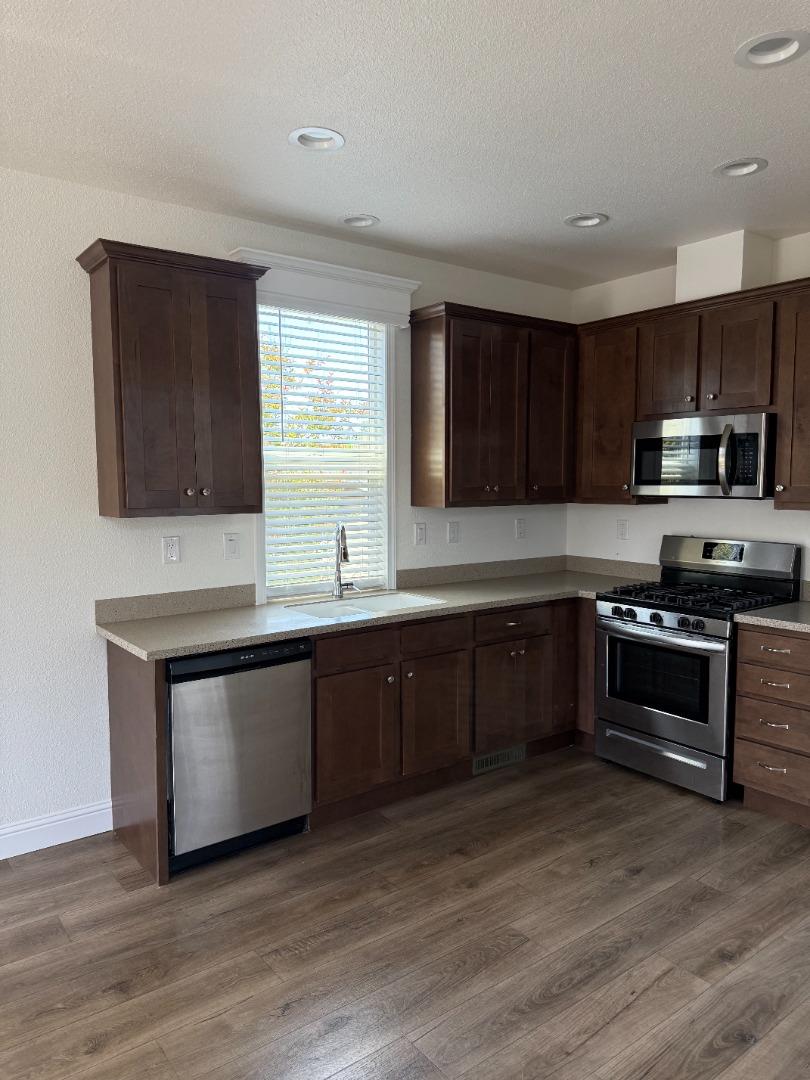Detail Gallery Image 7 of 13 For 1161 Benicia Rd #13,  Vallejo,  CA 94590 - 2 Beds | 1 Baths