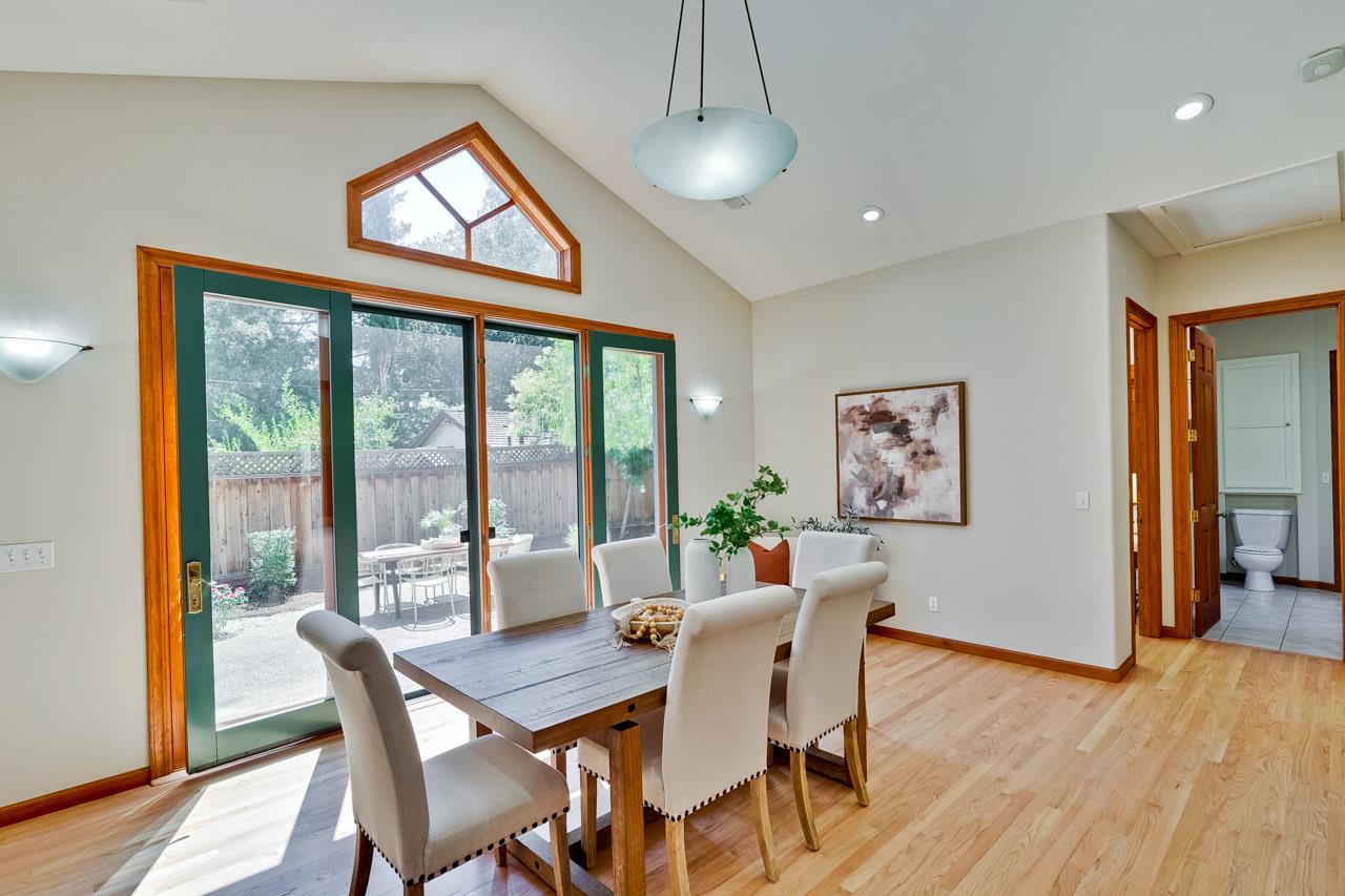 Detail Gallery Image 11 of 60 For 1625 Hazelaar Way, Los Altos,  CA 94024 - 3 Beds | 2 Baths