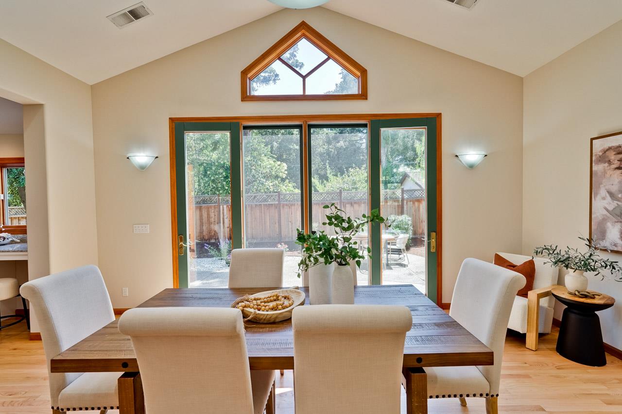 Detail Gallery Image 13 of 60 For 1625 Hazelaar Way, Los Altos,  CA 94024 - 3 Beds | 2 Baths