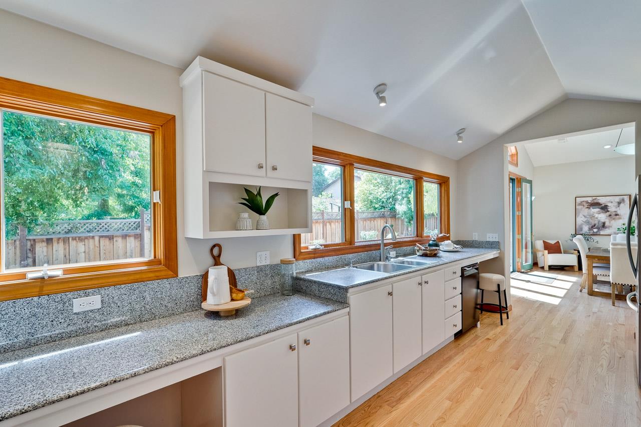 Detail Gallery Image 14 of 60 For 1625 Hazelaar Way, Los Altos,  CA 94024 - 3 Beds | 2 Baths