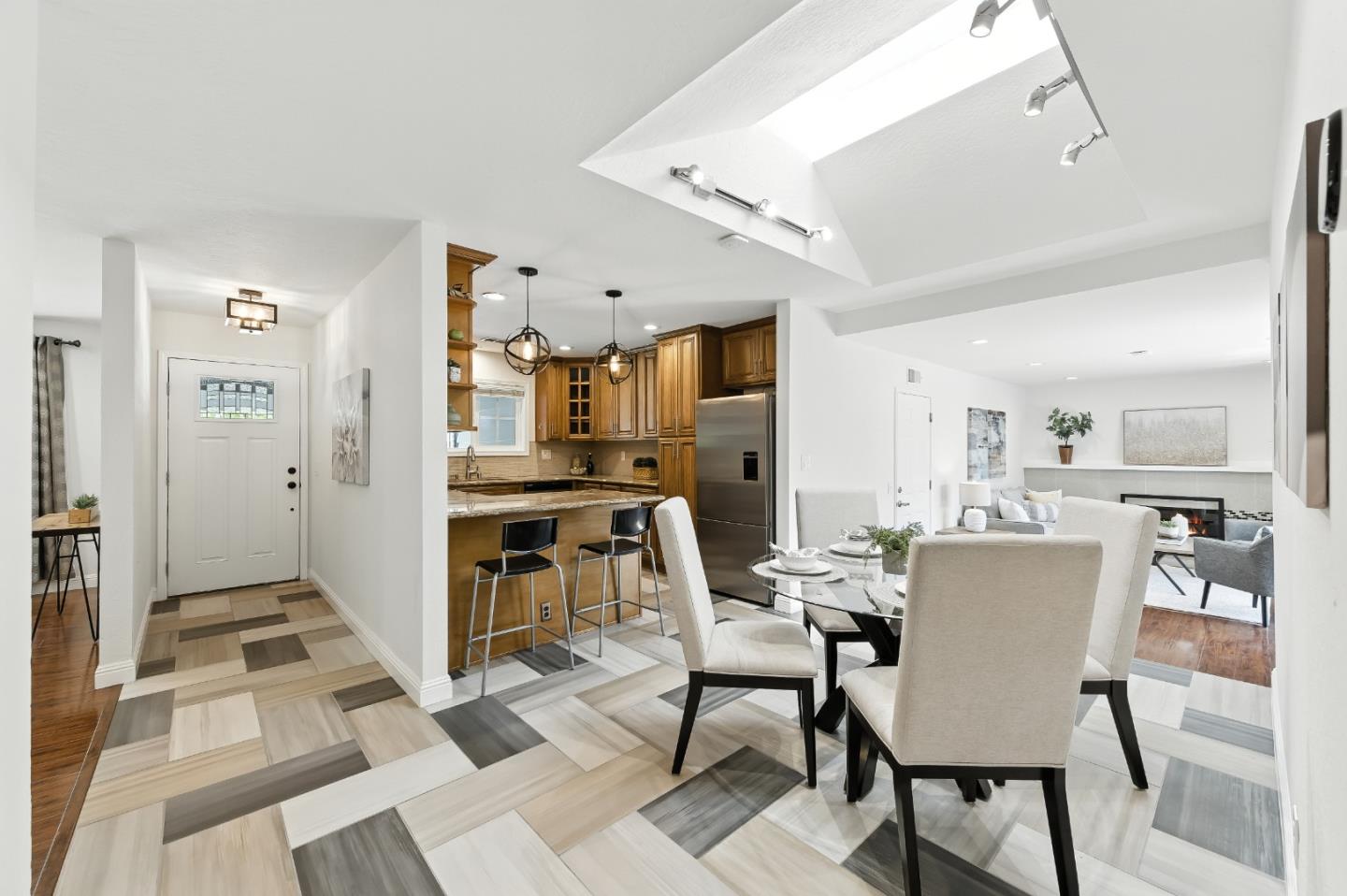 Detail Gallery Image 10 of 42 For 720 Natoma Dr, San Jose,  CA 95123 - 4 Beds | 2 Baths