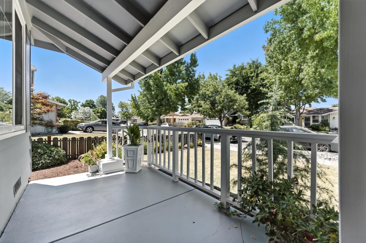 Detail Gallery Image 4 of 42 For 720 Natoma Dr, San Jose,  CA 95123 - 4 Beds | 2 Baths