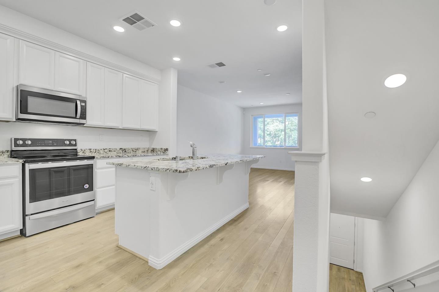 Detail Gallery Image 7 of 47 For 2580 Gimelli Way, San Jose,  CA 95133 - 3 Beds | 3 Baths