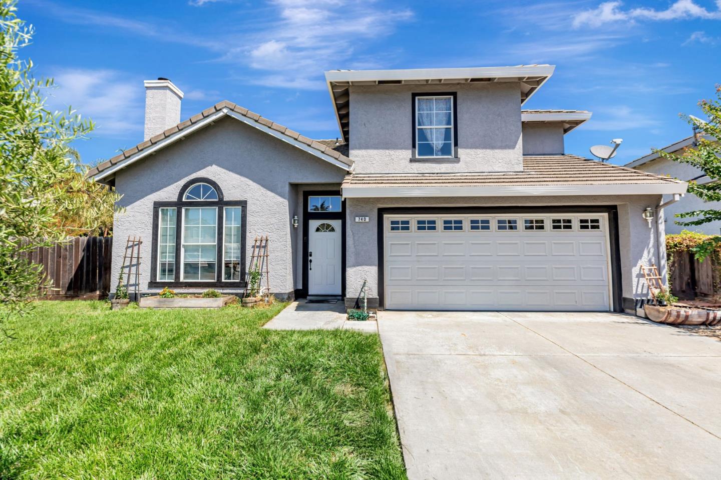 Detail Gallery Image 2 of 47 For 740 Alissa Ct, Hollister,  CA 95023 - 4 Beds | 3 Baths