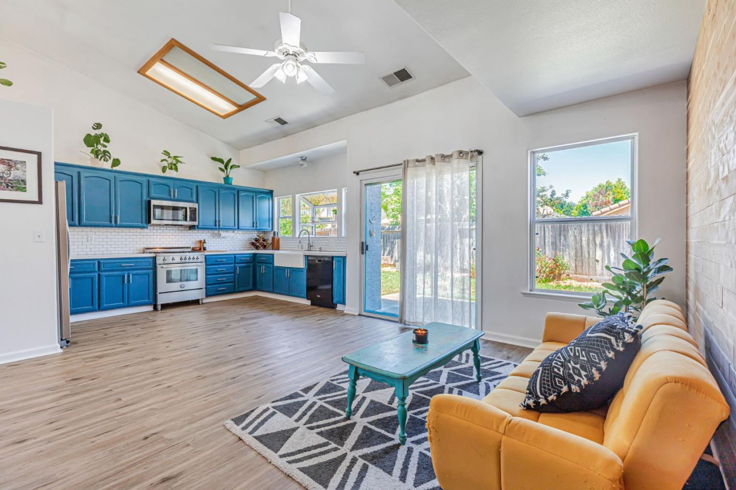 Detail Gallery Image 6 of 47 For 740 Alissa Ct, Hollister,  CA 95023 - 4 Beds | 3 Baths