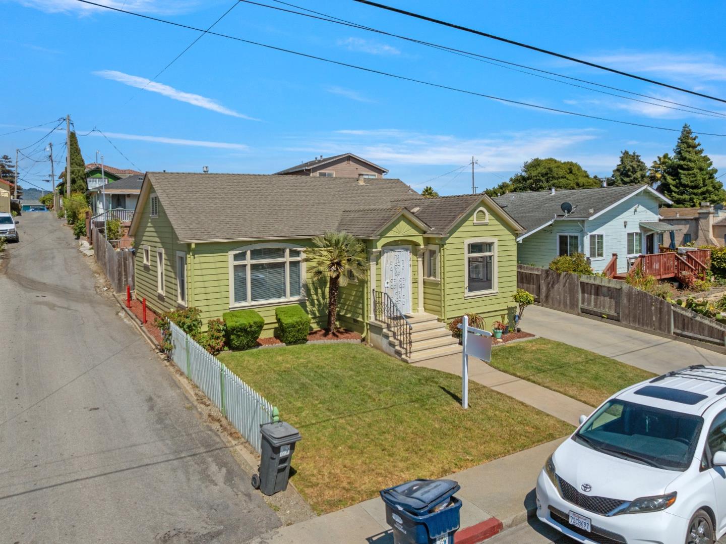 Detail Gallery Image 2 of 43 For 928 Lincoln St, Watsonville,  CA 95076 - 2 Beds | 1 Baths