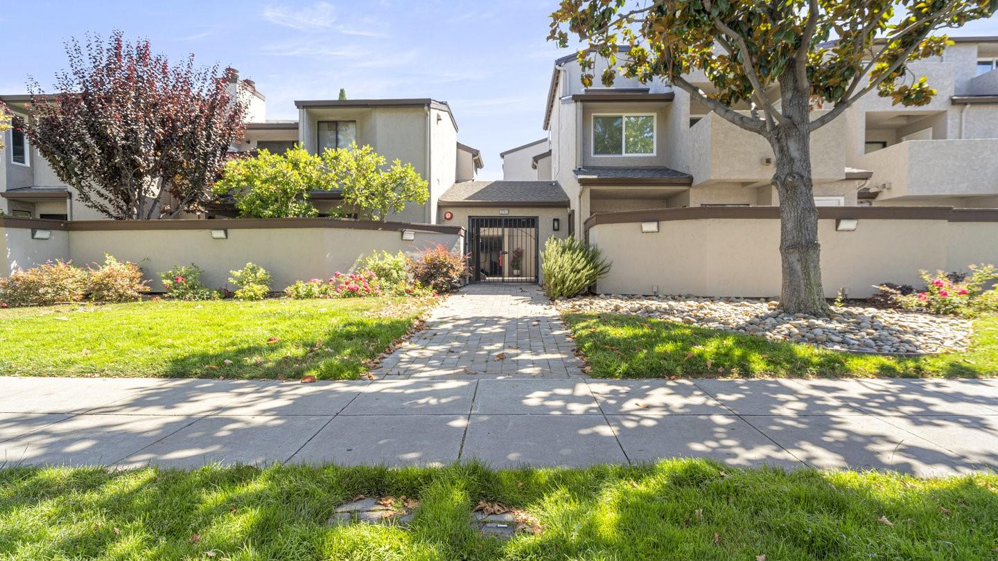 Detail Gallery Image 2 of 32 For 2201 the Alameda #22,  Santa Clara,  CA 95050 - 2 Beds | 1/1 Baths