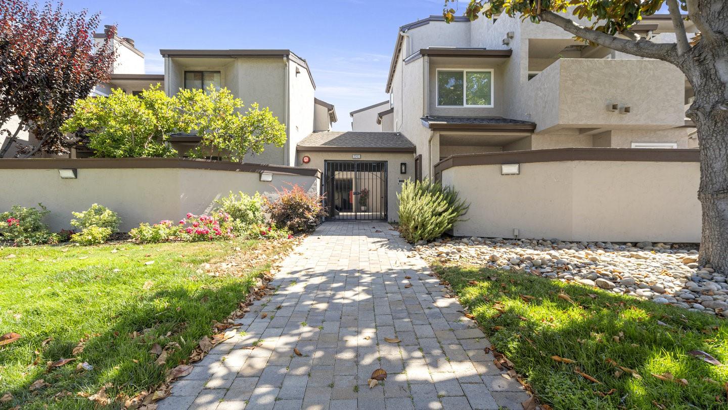 Detail Gallery Image 3 of 32 For 2201 the Alameda #22,  Santa Clara,  CA 95050 - 2 Beds | 1/1 Baths