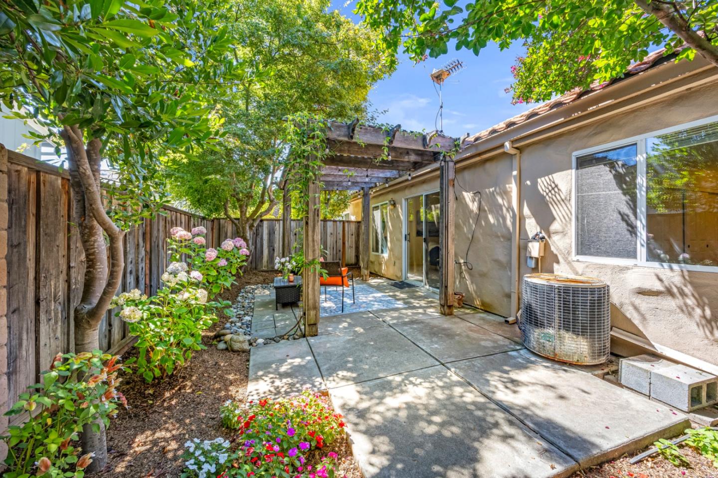 Detail Gallery Image 18 of 25 For 14668 Excaliber Ct, Morgan Hill,  CA 95037 - 2 Beds | 2 Baths