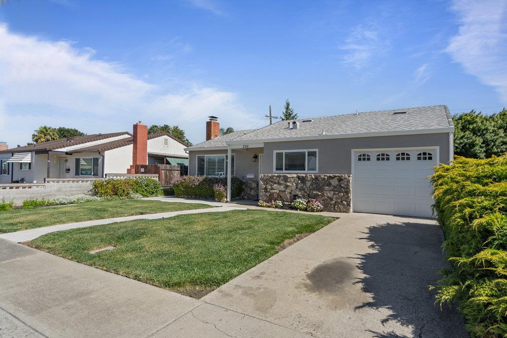 Detail Gallery Image 2 of 23 For 230 San Juan Dr, Hollister,  CA 95023 - 3 Beds | 1 Baths