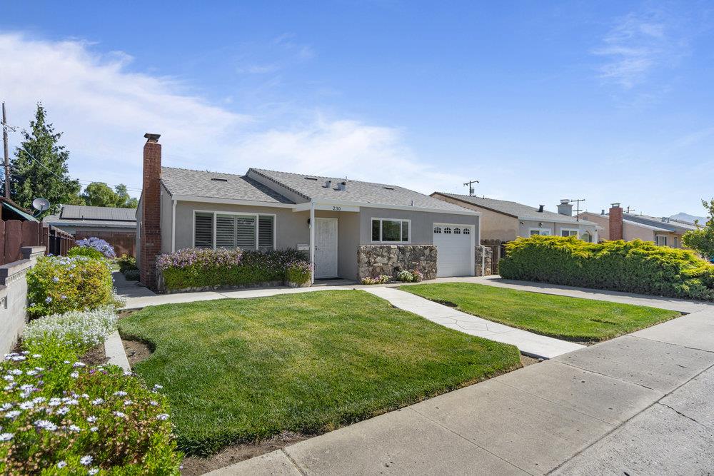Detail Gallery Image 3 of 23 For 230 San Juan Dr, Hollister,  CA 95023 - 3 Beds | 1 Baths