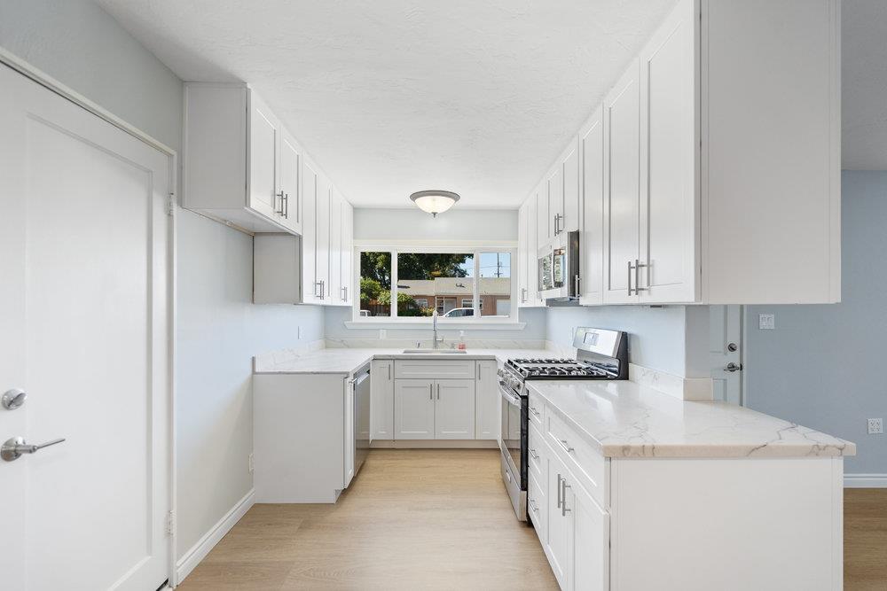 Detail Gallery Image 7 of 23 For 230 San Juan Dr, Hollister,  CA 95023 - 3 Beds | 1 Baths